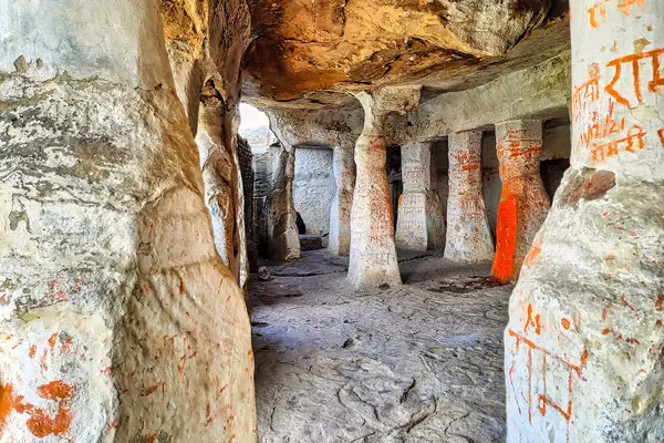 0010522 Silhara Caves, Anuppur district, Madhya Pradesh 084