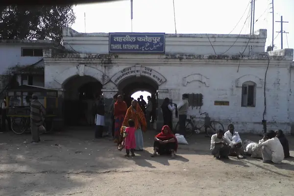 Tehsil Fatehpur railway station outside