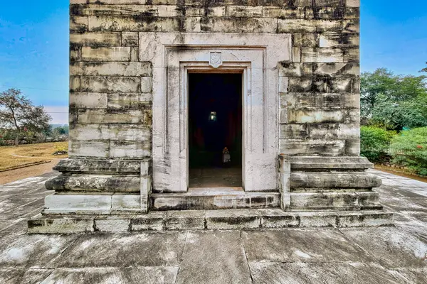 0010122 Shiva temple, Sakor, Damoh district, Madhya Pradesh 050