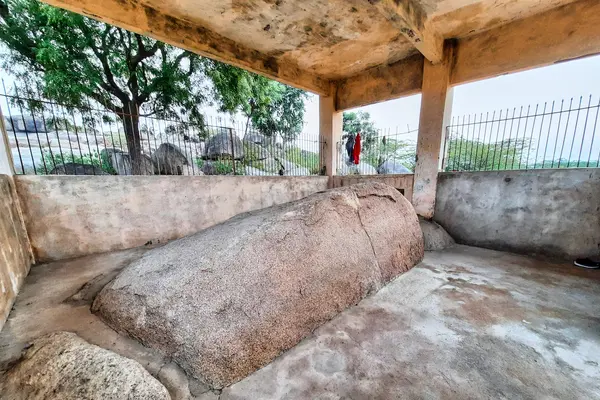 0121421 Brahmi script Prakrit language 3rd-century BCE, Ashoka Minor Rock Edict, Gujarra M