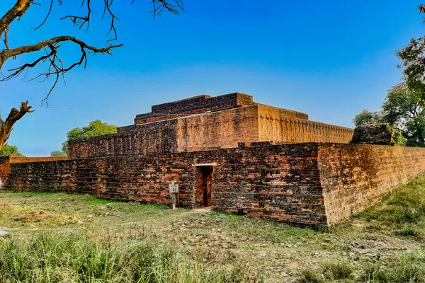 300–340 CE Vishnu temple, Padmavati brick temple platform, Pawaya, Madhya Pradesh 009
