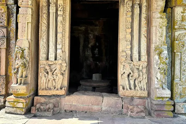 0101422 Kuraiya Bir temple, Kuchdon, Uttar Pradesh 09