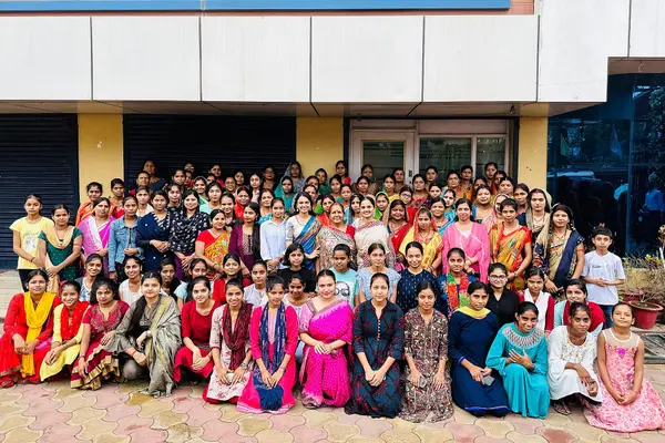 Asha Jha Madhubani Painting Artist with girls and women in Bihar