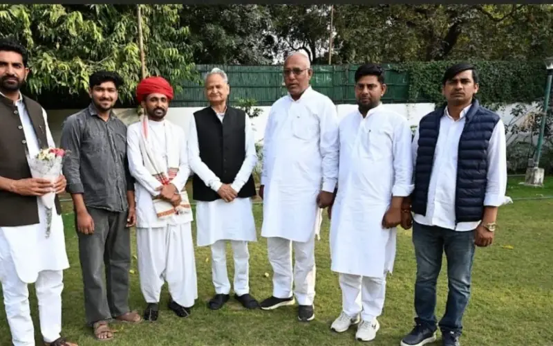 Young YouTuber Karan Dewasi Meets Former Rajasthan CM Ashok Gehlot After 10,000 KM North E