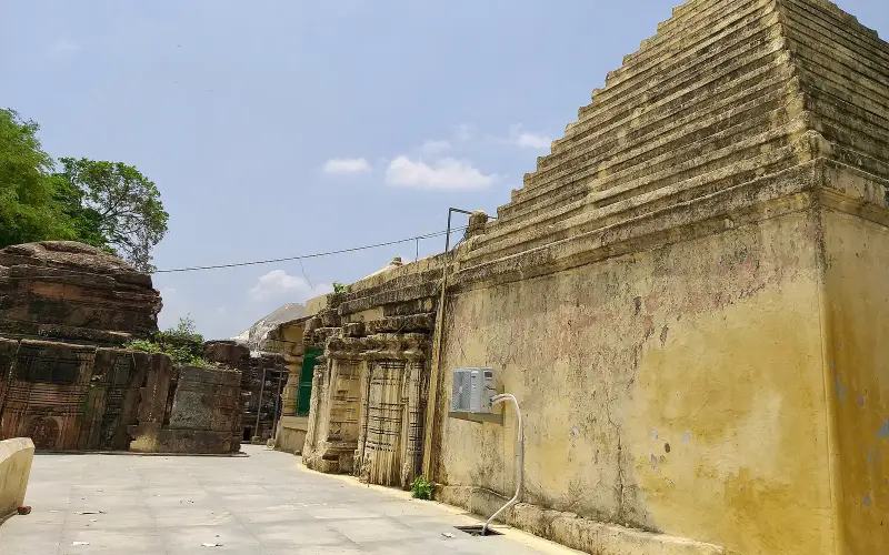 Gautamesvara temple Manthani, Telangana - 20