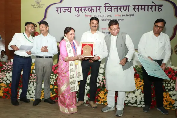 Namita Azad Kanyaputri Doll Artist awarded State Award from Govt. of Bihar